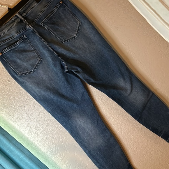 Judy Blue Jeans - Picture 6 of 10